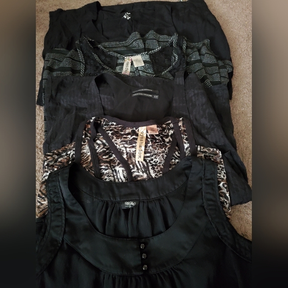 5 Summer Sleeveless Shirts Bundle Size Small - Picture 1 of 11